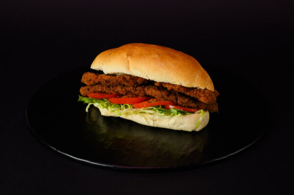 Panino con Cotoletta di vitello, lattuga e pomodoro