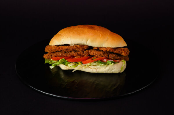 Panino con Cotoletta di vitello, lattuga e pomodoro