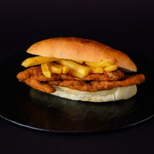 Panino con Cotoletta di pollo e patatine fritte