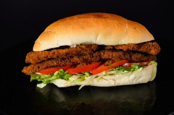 Panino con Cotoletta di vitello, lattuga e pomodoro