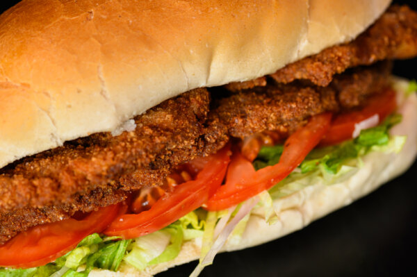 Panino con Cotoletta di vitello, lattuga e pomodoro