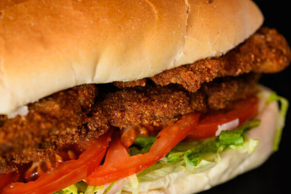 Panino con Cotoletta di vitello, lattuga e pomodoro