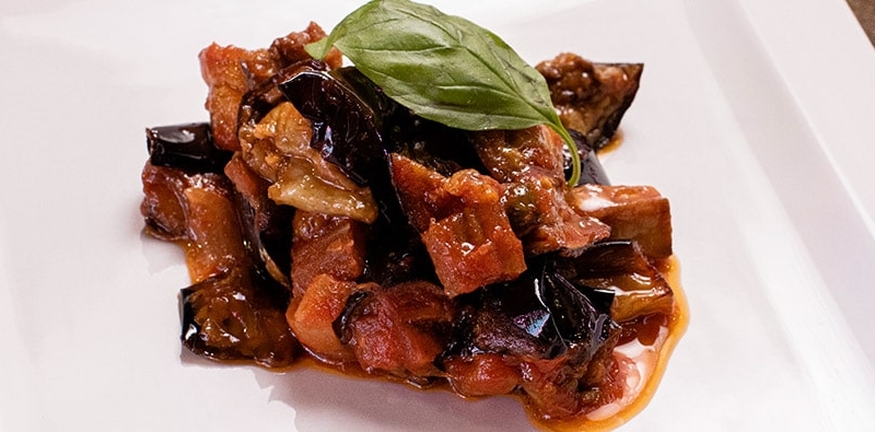 Caponata di melanzane: tradizione a tavola