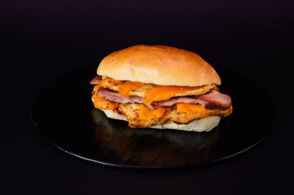 Panino con Pollo panato, Cheddar e Bacon tostato