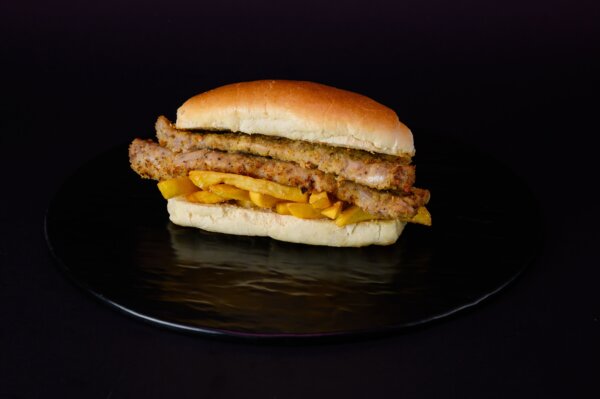 panino salsiccia panata e patatine