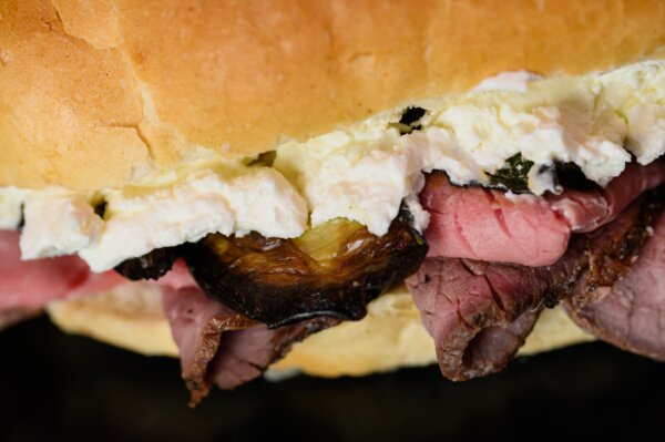 panino con roastbeef, Philadelphia e zucchine grigliate