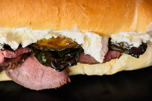 panino con roastbeef, Philadelphia e zucchine grigliate