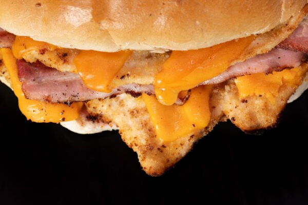Panino con Pollo panato, Cheddar e Bacon tostato