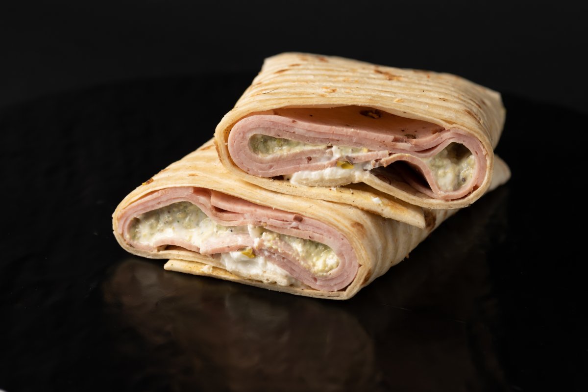 Piadina con Mortadella, Stracciatella e Pesto di pistacchio